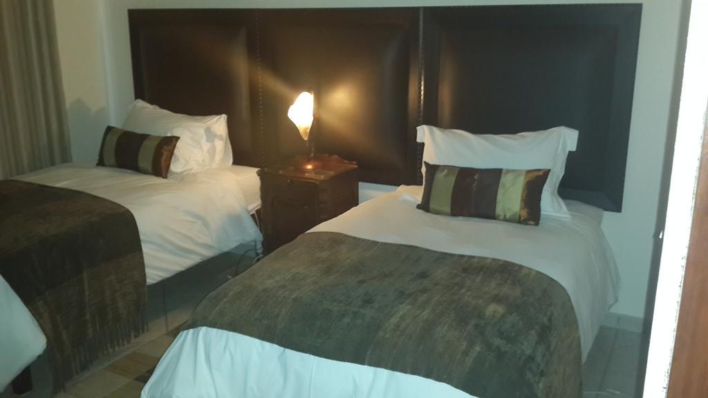 Magaliqua Guest House Noordheuwel Habitación foto